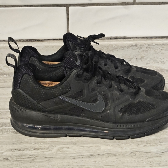 Nike Black Athletic Shoes - Picture 14 of 14